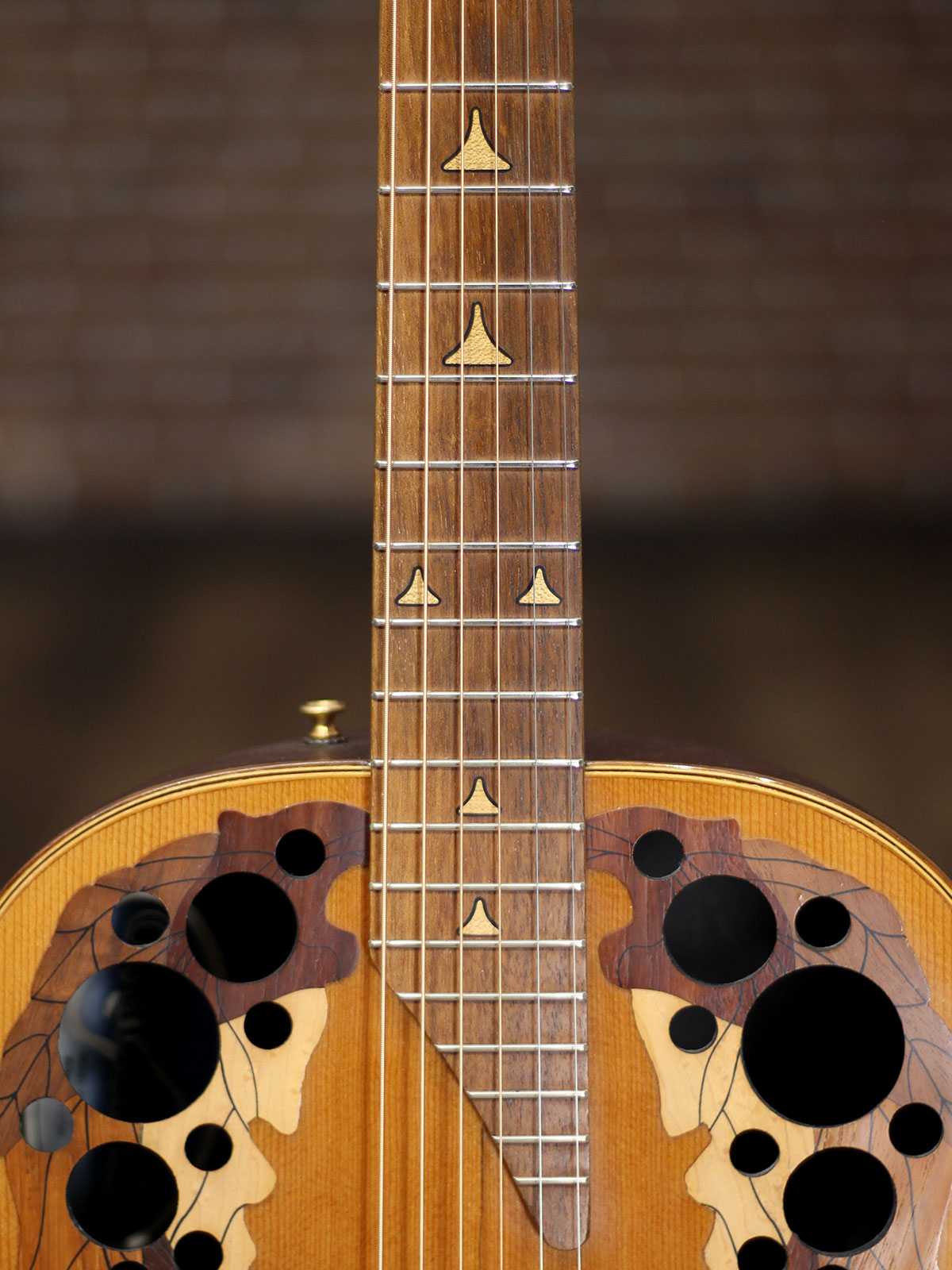 Ovation 1537-4 Elite ”Wood Knob”